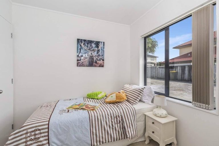 Photo of property in 18 Ballydonegan Rise, East Tamaki, Auckland, 2013