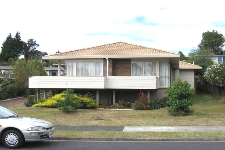 Photo of property in 29 Taupiko Place, Green Bay, Auckland, 0604