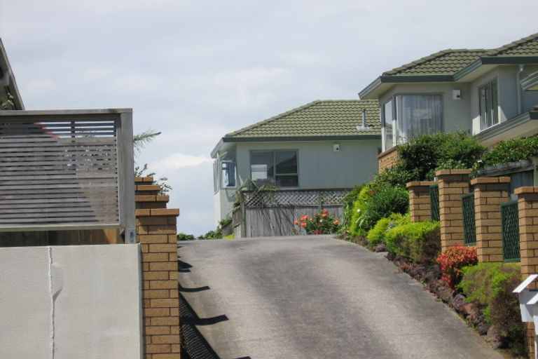 Photo of property in 1/8 Gilfillan Street, Blockhouse Bay, Auckland, 0600