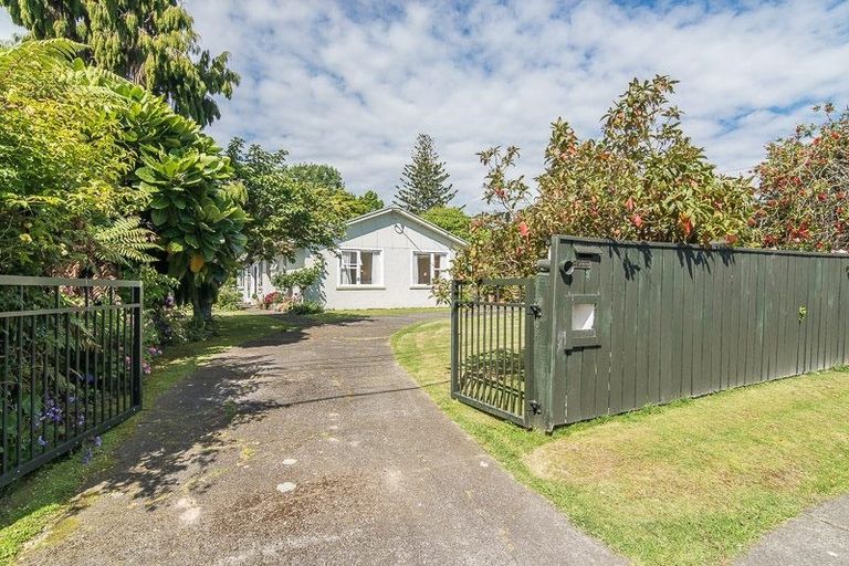 Photo of property in 3 Sunny Glen, Waikanae, 5036