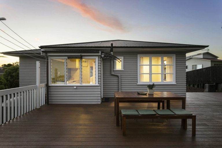 Photo of property in 1/110 Nile Road, Milford, Auckland, 0620