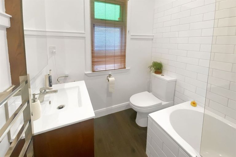 Photo of property in 76 Sandwich Road, Beckenham, Christchurch, 8023