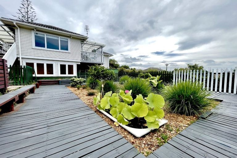 Photo of property in 17 Camelot Place, Glenfield, Auckland, 0629