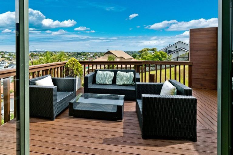 Photo of property in 2/131 Browns Bay Road, Browns Bay, Auckland, 0630