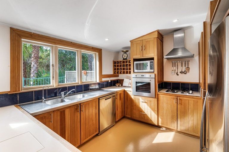 Photo of property in 32 Hastings Parade, Devonport, Auckland, 0624