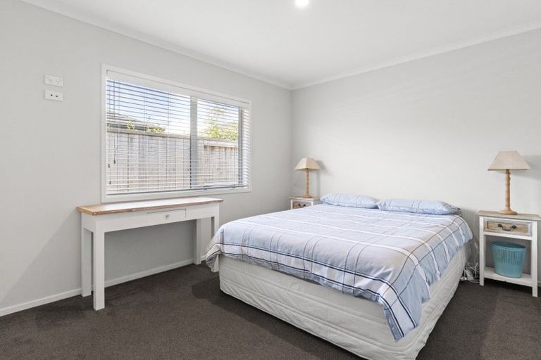 Photo of property in 32 Harding Drive, Papamoa Beach, Papamoa, 3118