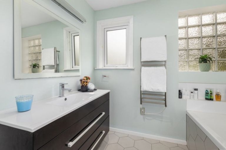 Photo of property in 25 Milne Crescent, Taita, Lower Hutt, 5011