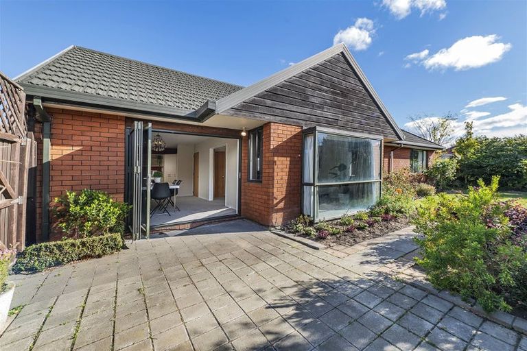 Photo of property in 3/118a Sawyers Arms Road, Northcote, Christchurch, 8052