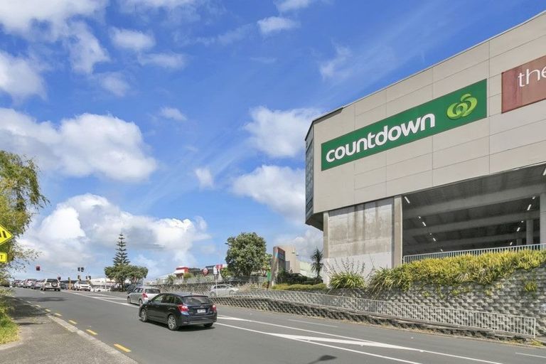 Photo of property in 2/10 Coroglen Avenue, Birkenhead, Auckland, 0626