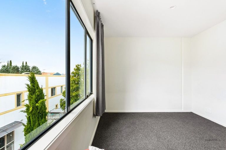 Photo of property in Krisley Court, 15/6 Ambrico Place, New Lynn, Auckland, 0600