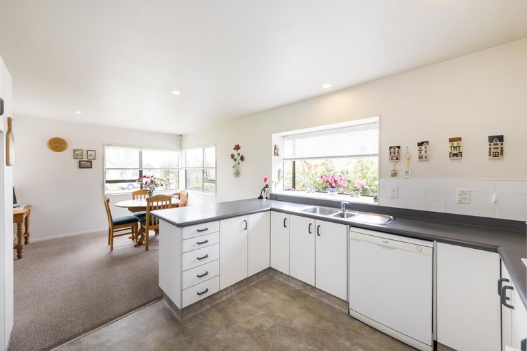 Photo of property in 8 Colorado Crescent, Milson, Palmerston North, 4414