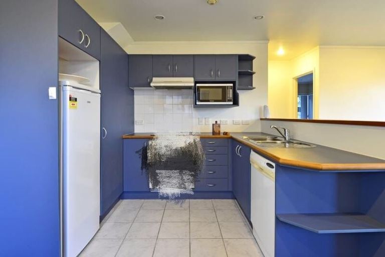 Photo of property in 136 Wiseley Road, West Harbour, Auckland, 0618