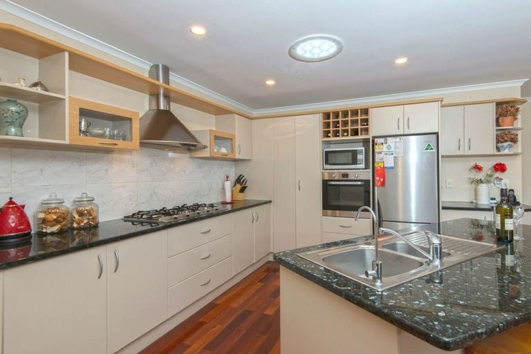 Photo of property in 15 Belcoo Crescent, East Tamaki, Auckland, 2013