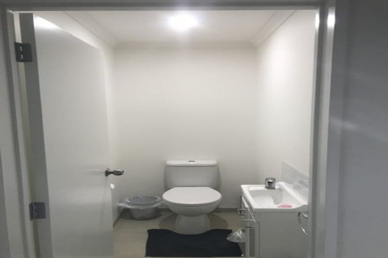 Photo of property in 1 Beardmore Lane, Papakura, 2110