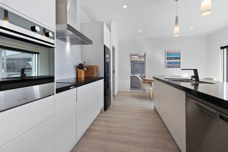 Photo of property in 57 Te Kio Crescent, Papamoa Beach, Papamoa, 3118