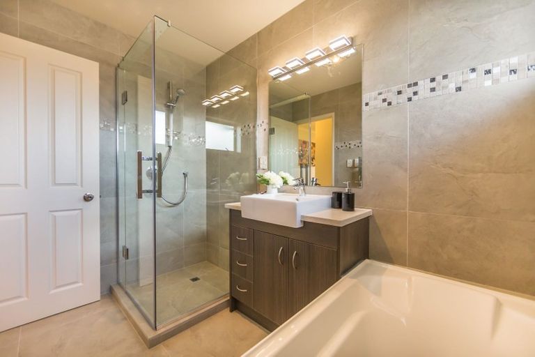 Photo of property in 1 George Deane Place, Greenhithe, Auckland, 0632