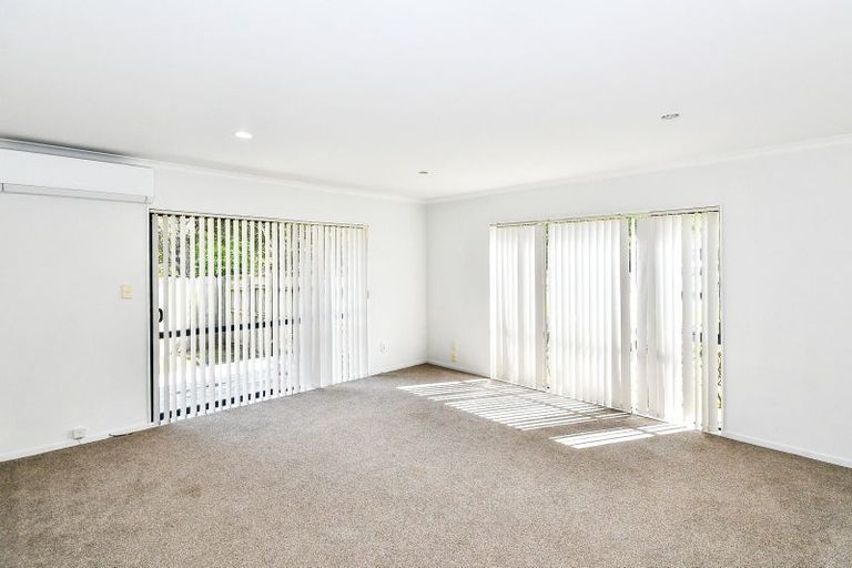 Photo of property in 10 Boderg Way, East Tamaki, Auckland, 2016