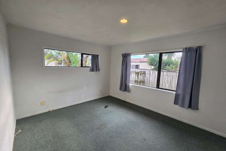 Photo of property in 52 Kelwyn Road, Kelston, Auckland, 0602