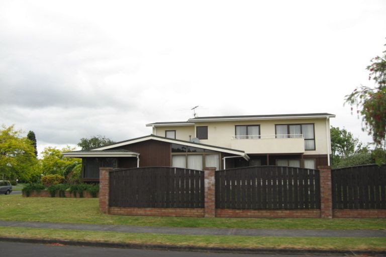 Photo of property in 82 Walter Strevens Drive, Conifer Grove, Takanini, 2112