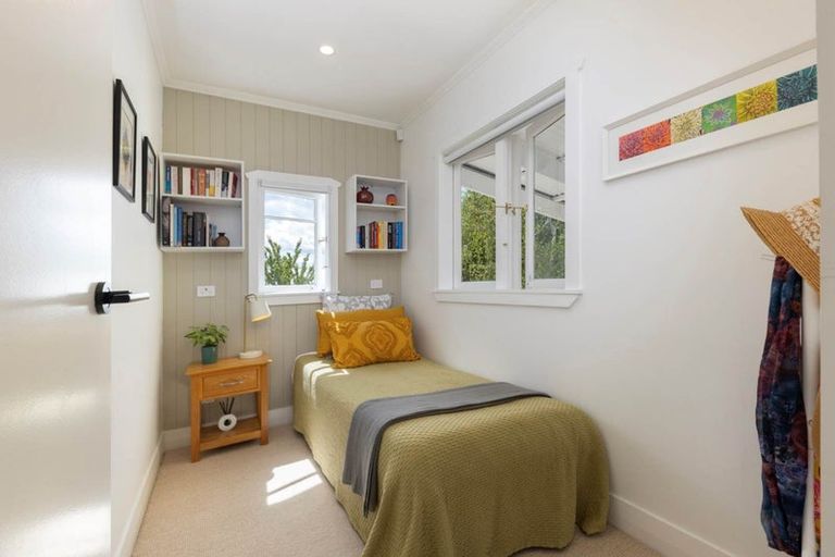 Photo of property in 1/8 West Lynn Road, Titirangi, Auckland, 0604