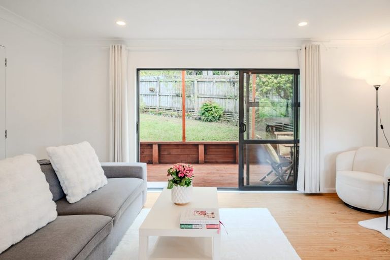 Photo of property in 49a Flaxdale Street, Birkdale, Auckland, 0626