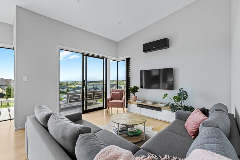Photo of property in 46 Maka Terrace, Orewa, 0931