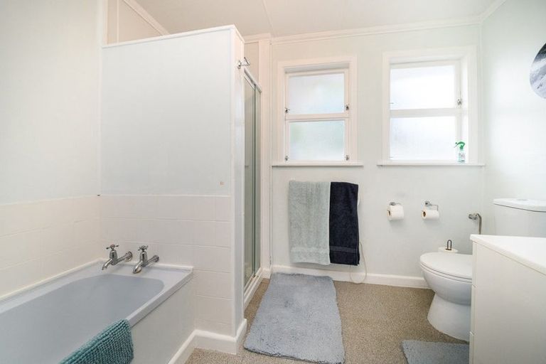 Photo of property in 76 Alexandra Street, Marton, 4710