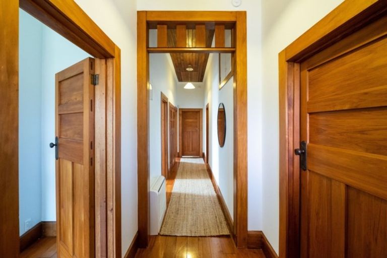 Photo of property in 127 Vigor Brown Street, Napier South, Napier, 4110