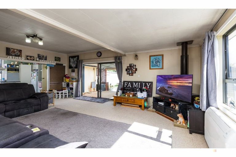 Photo of property in 70 Rhodes Street, Waimate, 7924