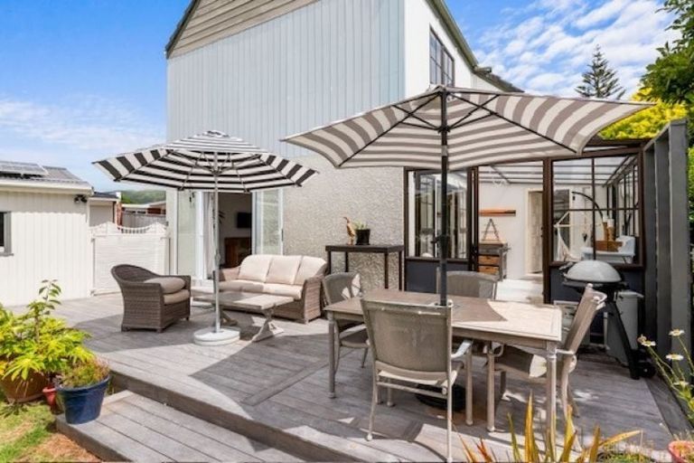 Photo of property in 261 Te Moana Road, Waikanae, 5036