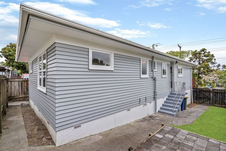 Photo of property in 1/2 Sunhaven Avenue, Glenfield, Auckland, 0629