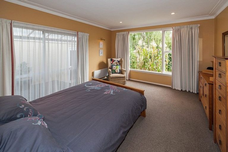 Photo of property in 27 Newbridge Place, Ilam, Christchurch, 8041