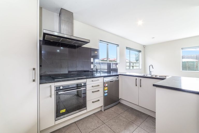 Photo of property in 17/45a Swanson Road, Henderson, Auckland, 0610