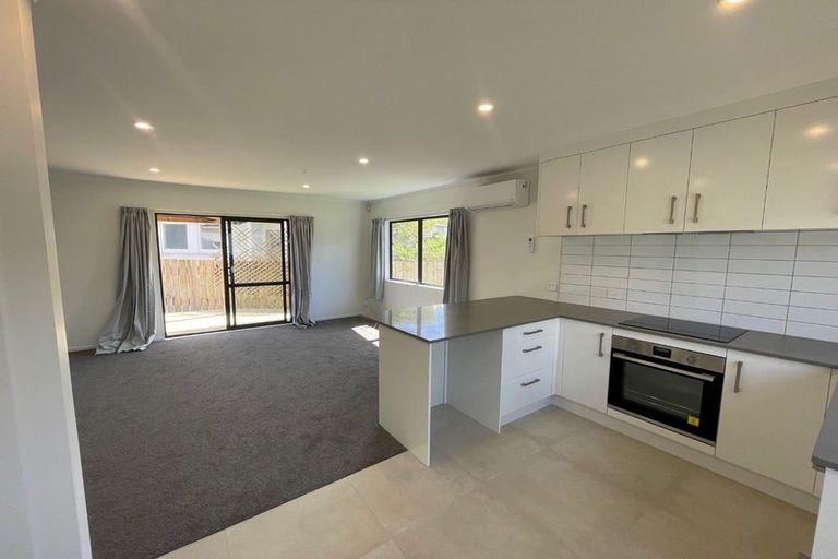 Photo of property in 35 Tarata Crescent, Mangere Bridge, Auckland, 2022