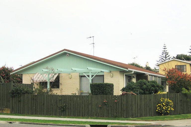 Photo of property in 26 Howell Road, Paraparaumu Beach, Paraparaumu, 5032