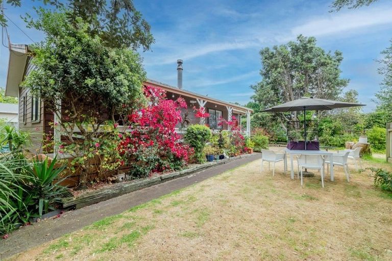Photo of property in 30b Rangihiroa Street, Waikanae Beach, Waikanae, 5036
