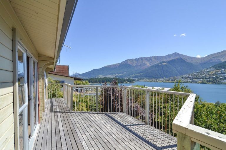 Photo of property in 54 Oregon Drive, Kelvin Heights, Queenstown, 9300