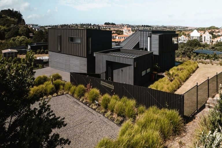 Photo of property in 11 Laguna Place, Matakatia, Whangaparaoa, 0930