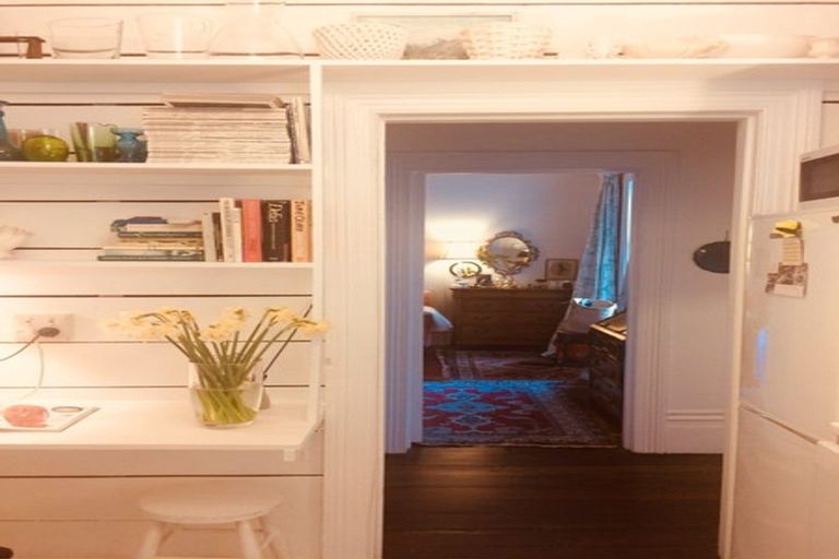 Photo of property in 10a Tinakori Road, Thorndon, Wellington, 6011