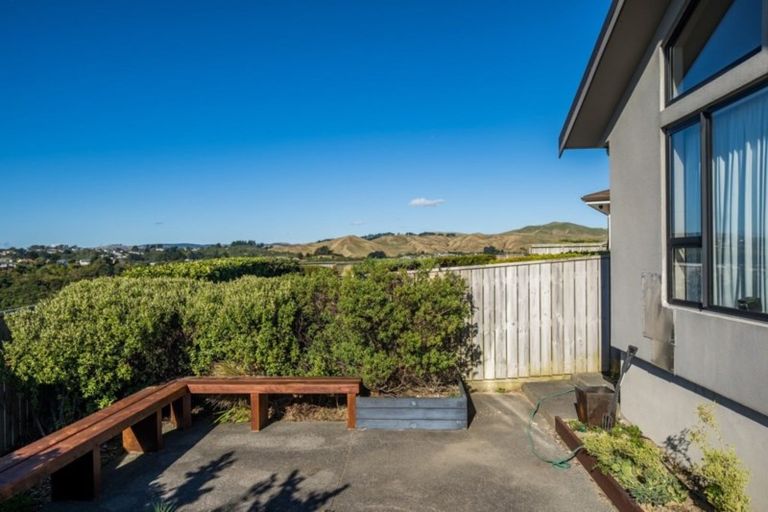 Photo of property in 14 Aoraki Rise, Aotea, Porirua, 5024