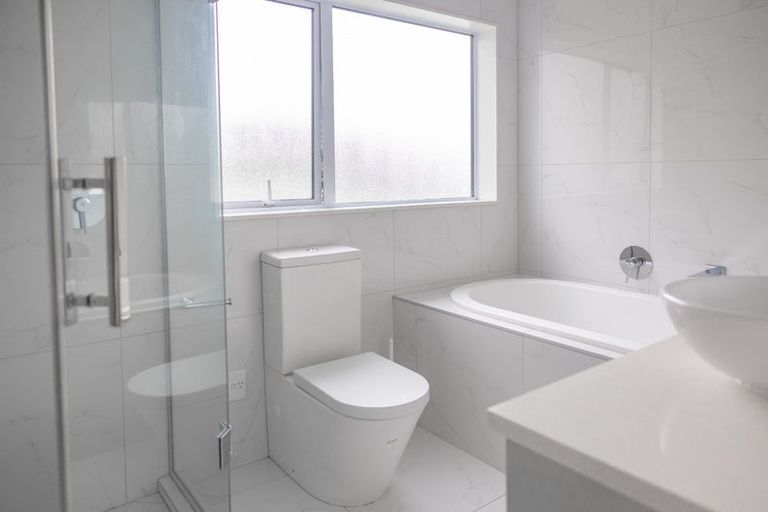 Photo of property in 140s Hepburn Road, Glendene, Auckland, 0602