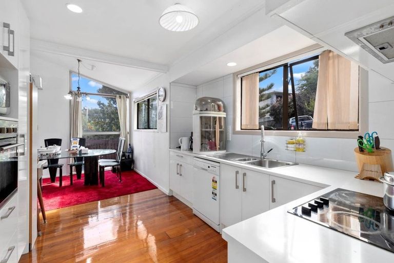 Photo of property in 15 Roband Avenue, Glenfield, Auckland, 0629