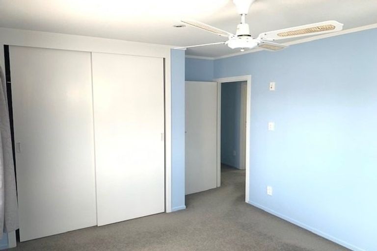 Photo of property in 25 Tamahere Drive, Glenfield, Auckland, 0629