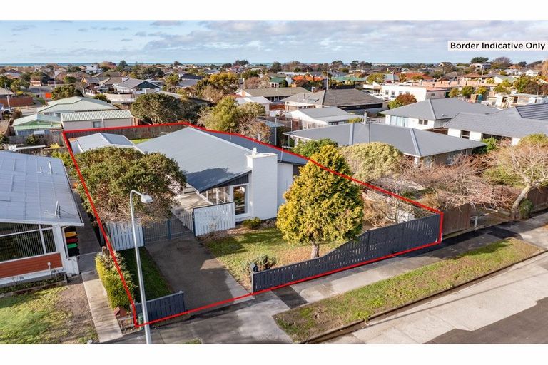 Photo of property in 6 Royalist Avenue, North New Brighton, Christchurch, 8083
