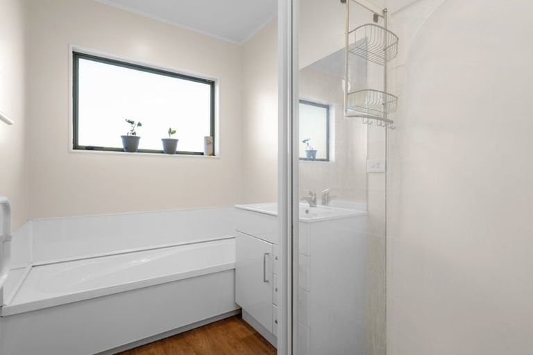 Photo of property in 4 Albizia Avenue, Henderson, Auckland, 0612