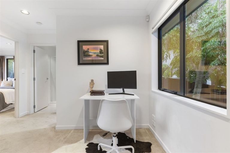 Photo of property in 31 Trotting Terrace, Fairview Heights, Auckland, 0632