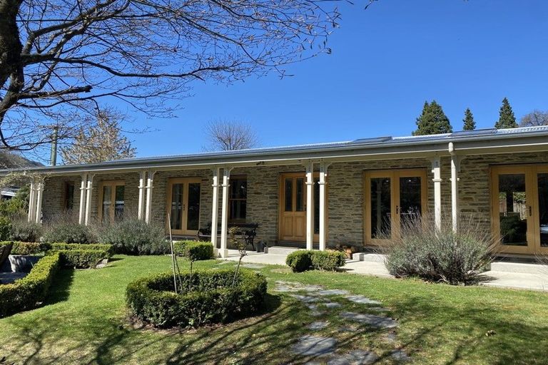 Photo of property in 15 Cardigan Street, Arrowtown, 9302