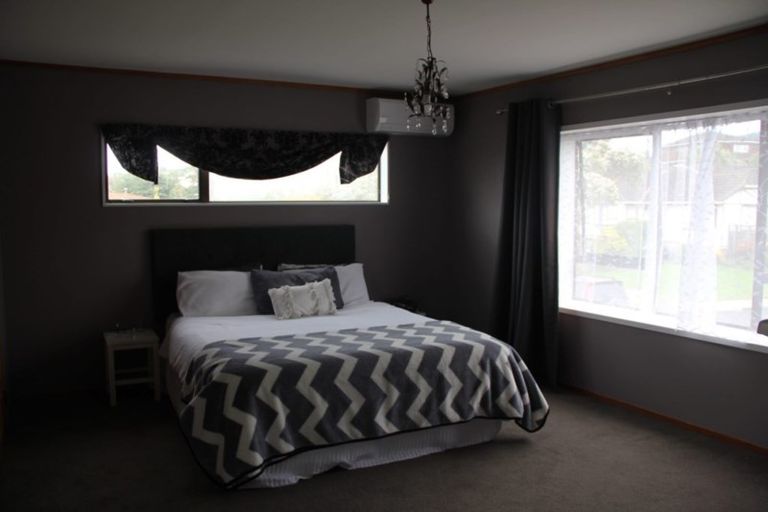 Photo of property in 32 Burbank Crescent, Churton Park, Wellington, 6037