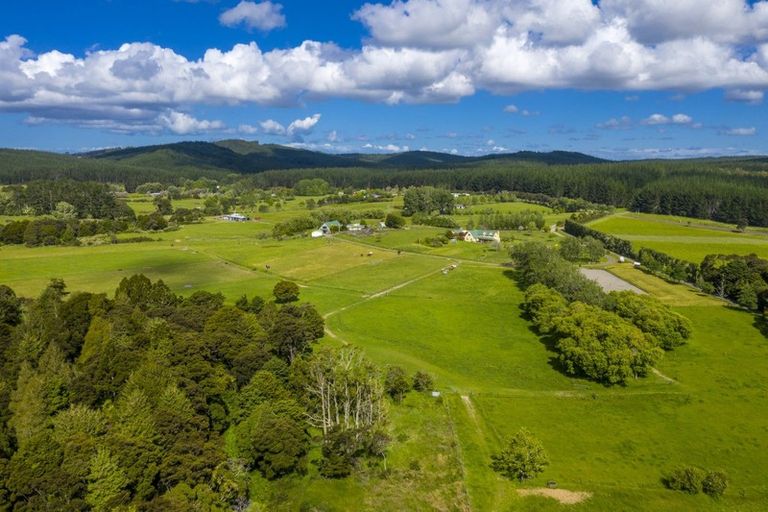 Photo of property in 247 Ararimu Valley Road, Helensville, Waimauku, 0882