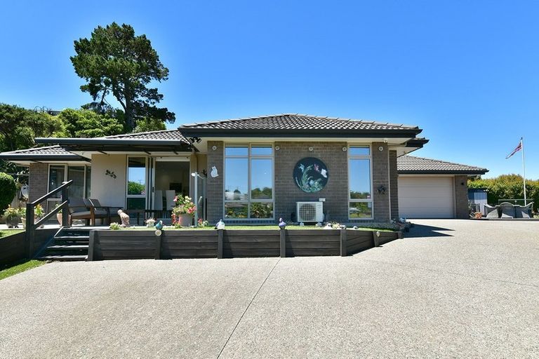 Photo of property in 25 Waldorf Crescent, Orewa, 0931